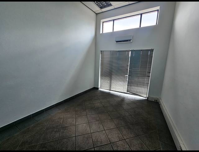 466M² OFFICE TO LET IN NORTH RIDING